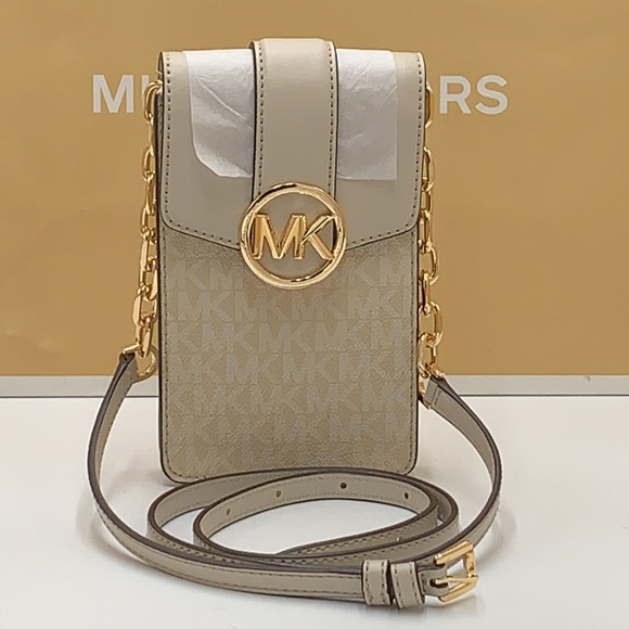 NWT MICHAEL KORS CARMEN SMALL NORTH SOUTH PHONE XBODY LIGHT SAND SIGNATURE COLOR - Picture 5 of 16